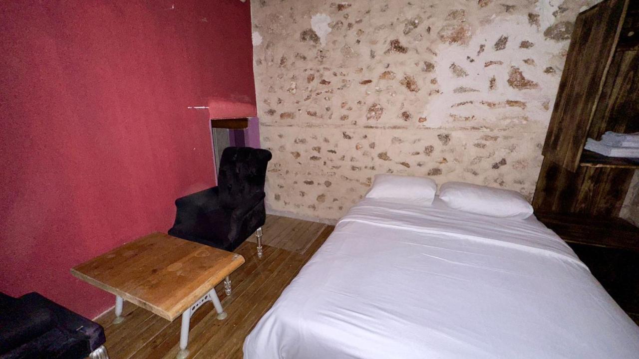 Otel Wood House 3*