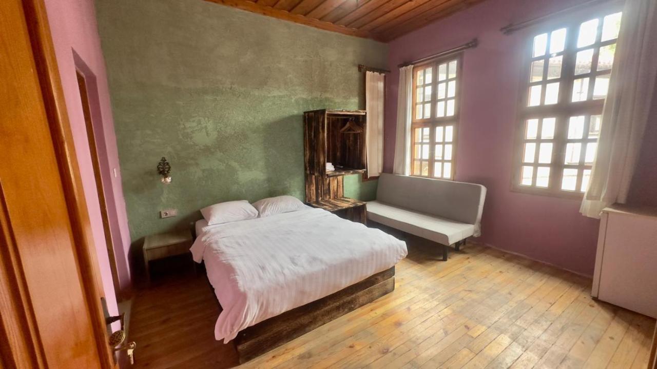 Otel Wood House 3*