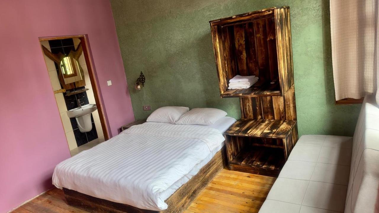 Otel Wood House 3*