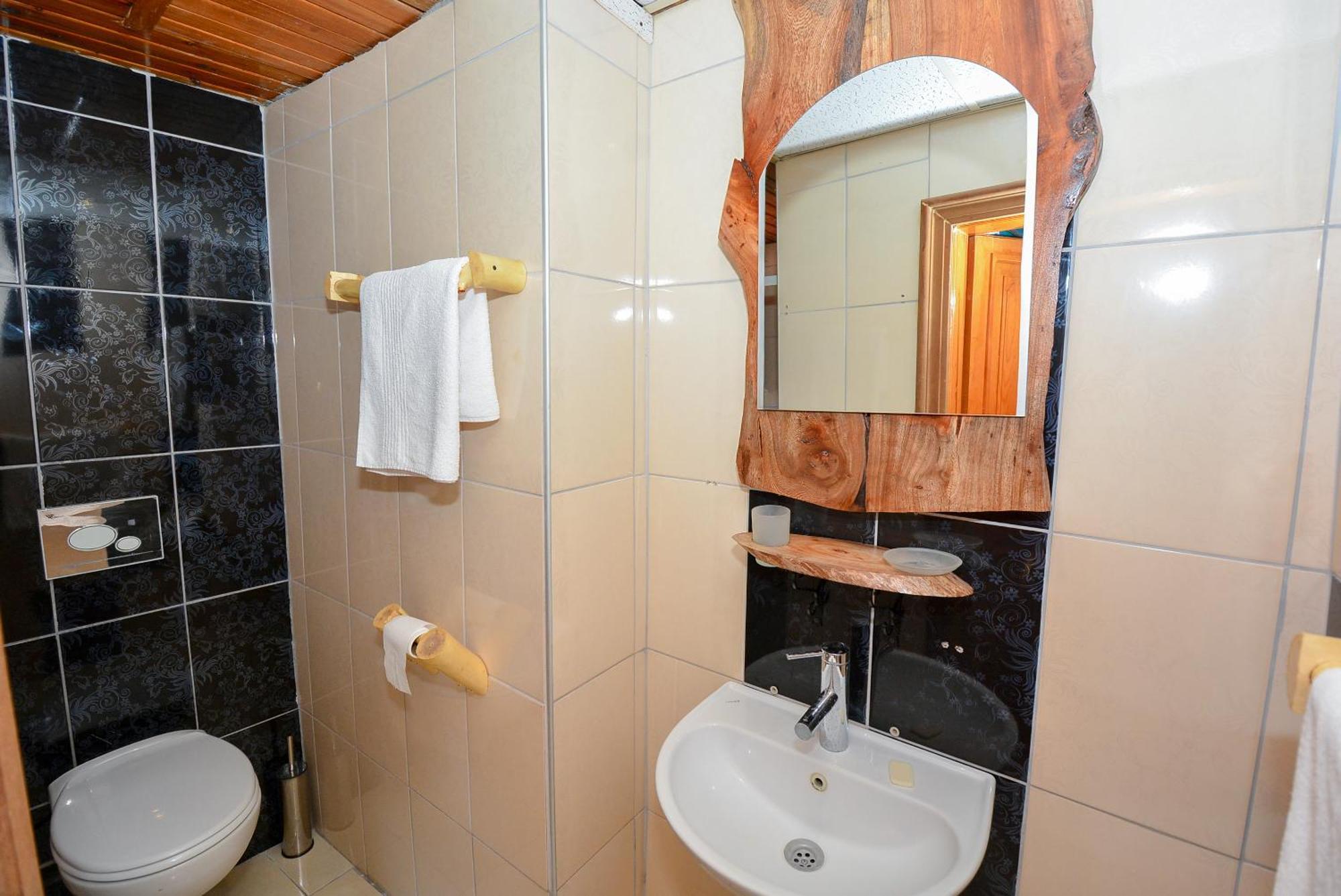 Wood House Otel 3*