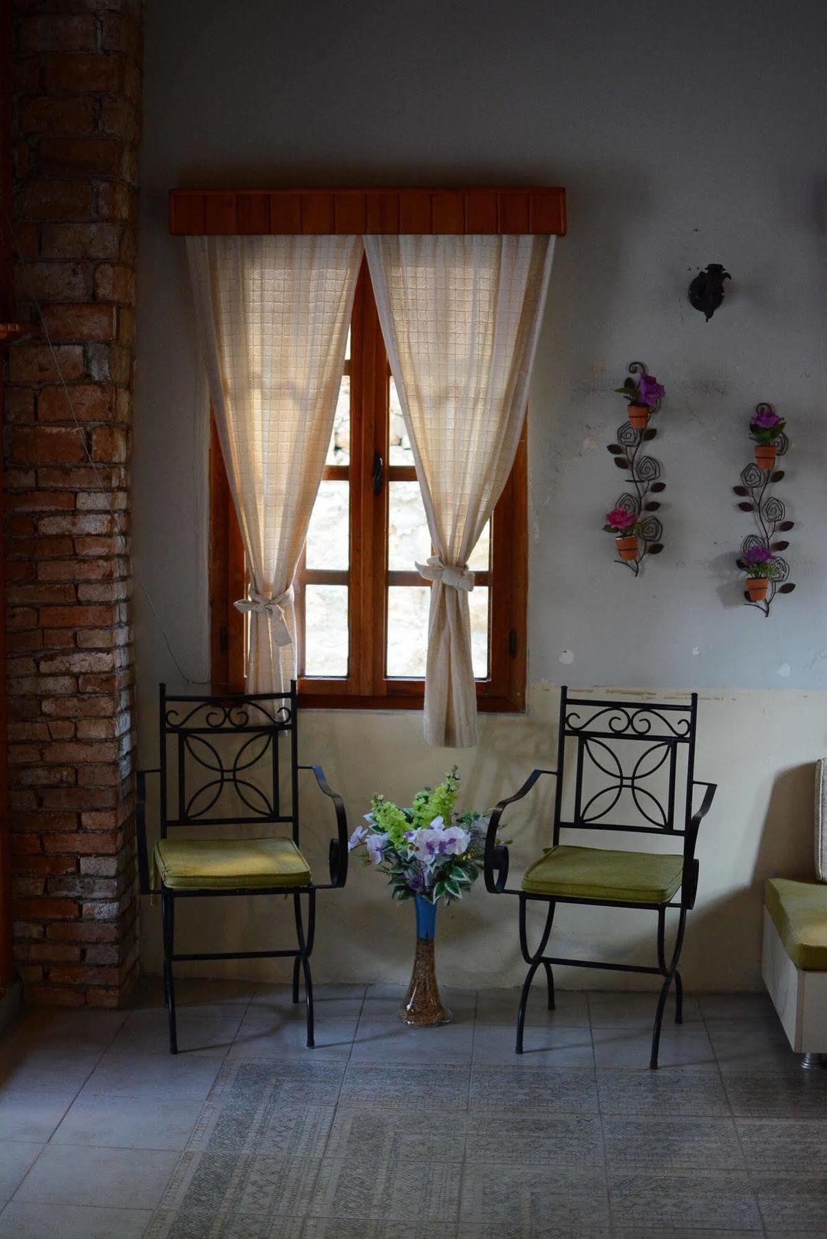 Otel Wood House 3*