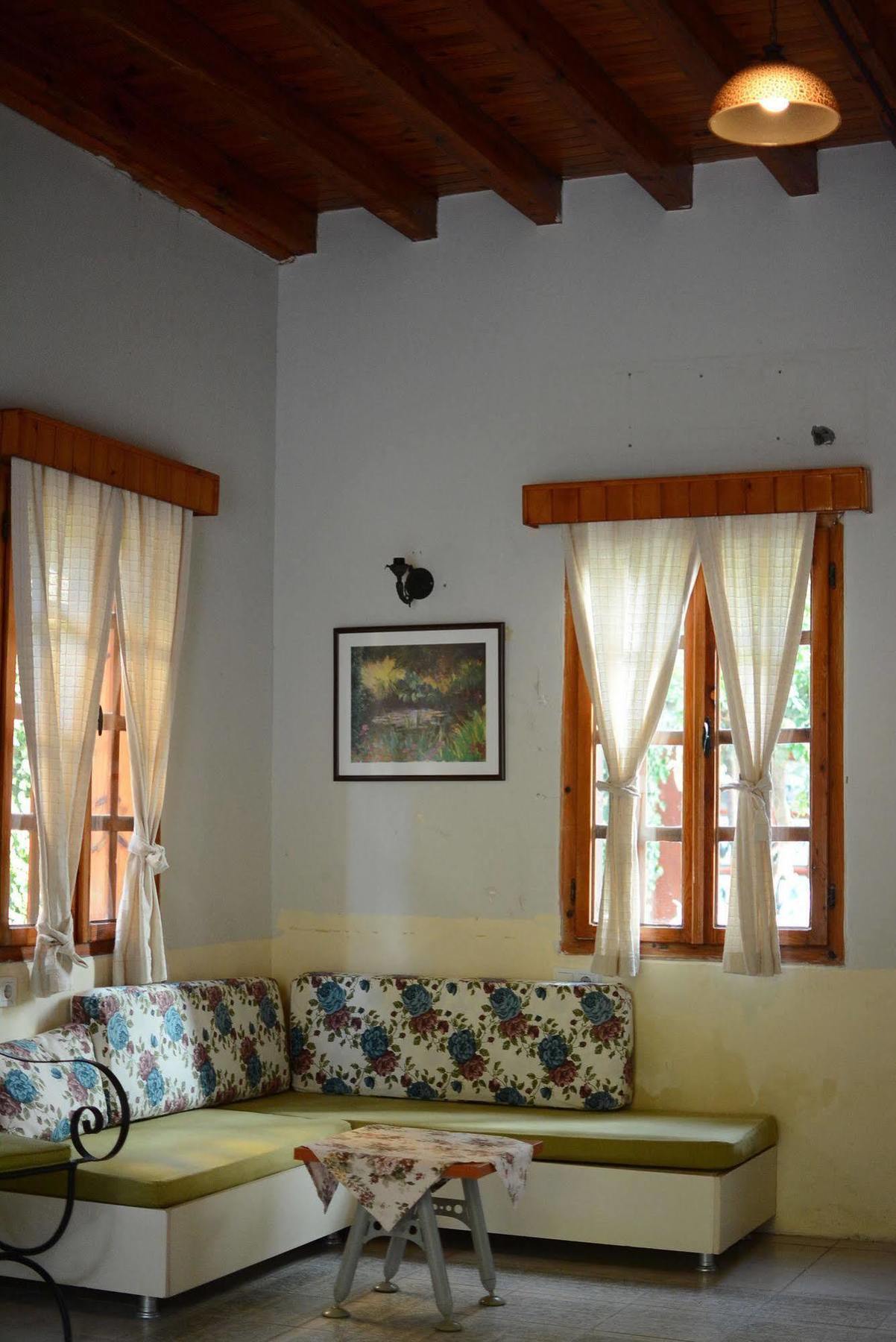 Wood House Otel